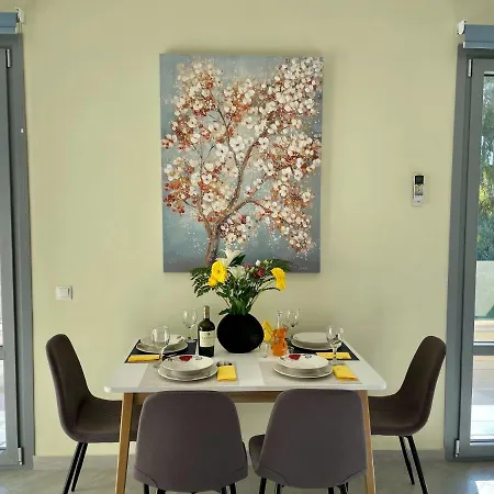 Marina 库托卡利恩