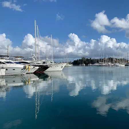 Marina *